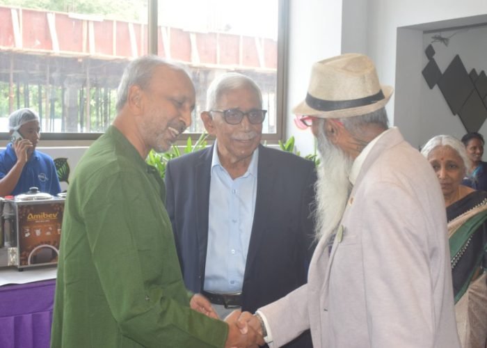 quiz-master-greeting-a-guest-1049x700